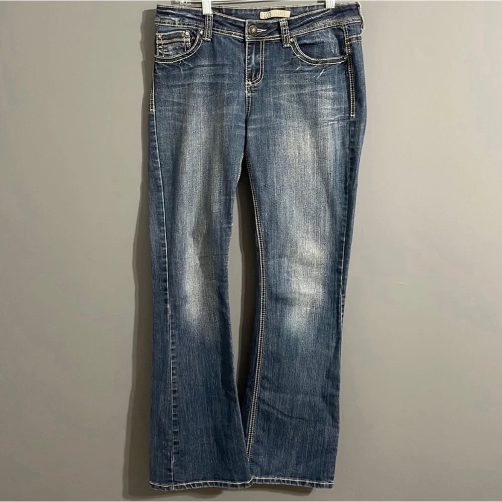 ZCO jeans ladies size 11(32 waist) boot cut  embellished pockets